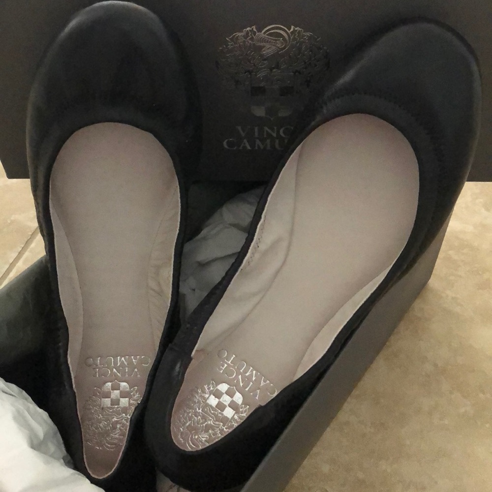 Women’s Vince  Camuto Ellen Flats Size US 6